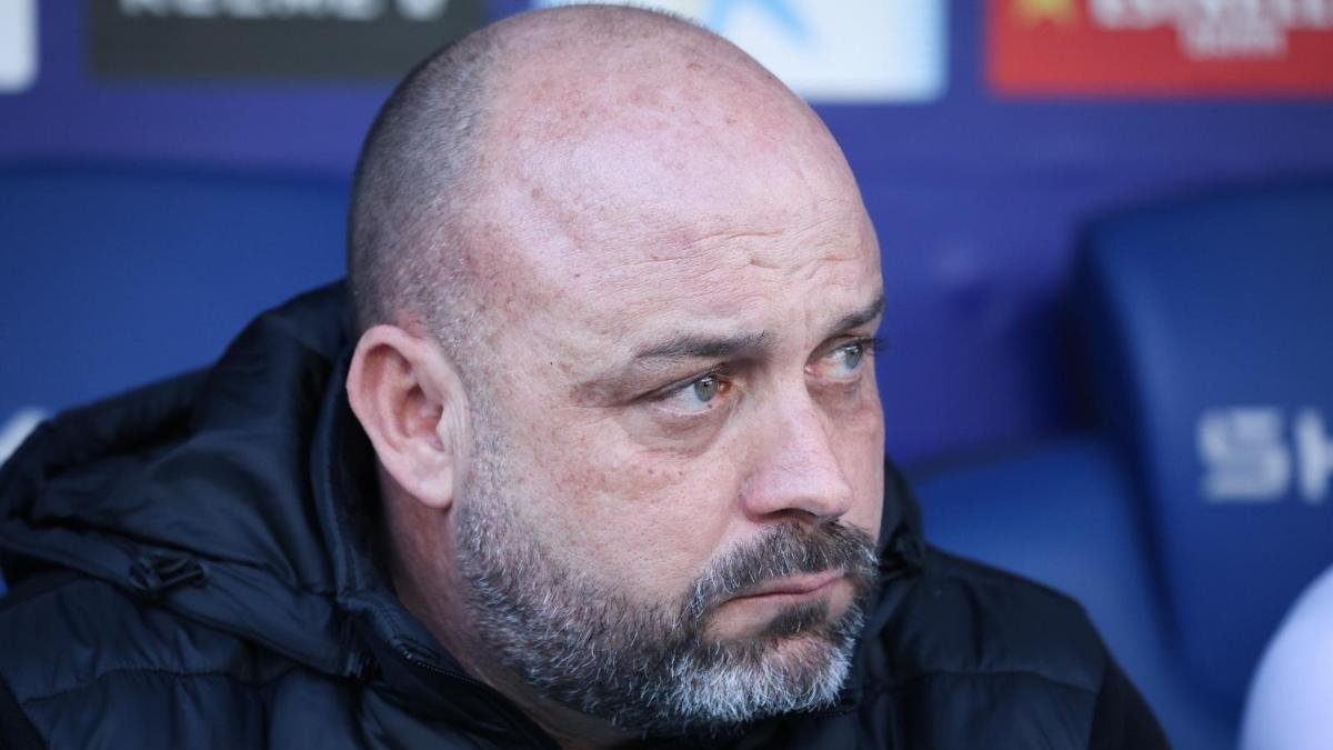 #DATO Espanyol 0-2 Madrid.

Por PRIMERA vez en TODA la HISTORIA un equipo suma 17 partidos seguidos sin ganar, estando en una posición tan alta (5º) y con la Liga tan avanzada (J.18-J.34)