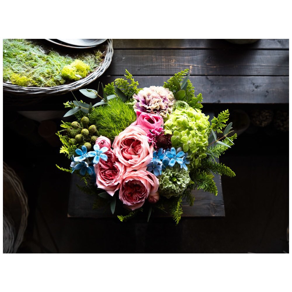 meLL_flowers's tweet image. プレゼント用のアレンジメント。「緑や青を使って」。　mellflower.exblog.jp/36454278/　instagram.com/mell_flowers/p… ご注文は　mellflower.exblog.jp からメールで。　#mellflowers #flower #flowershop #sapporo #FloralDesign #花屋 #花 #札幌花屋 #札幌 #ありがとうございます