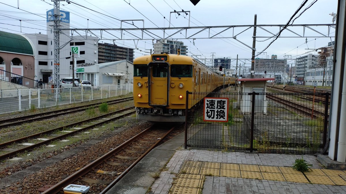 300形 MRT tweet media