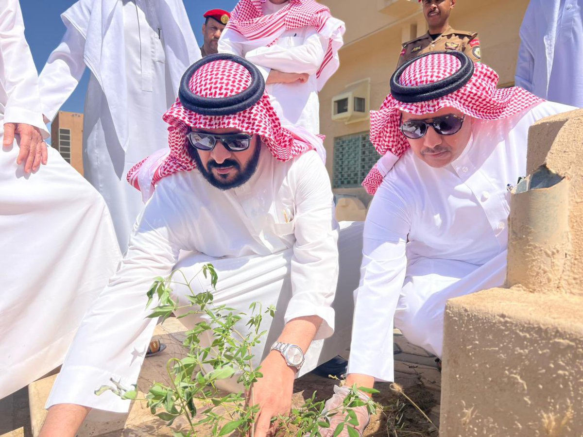 aljmum2024's tweet photo. بيئة الجموم تدشّن أسبوع البيئة 2026 م تحت شعار “أثرك أخضر” 🌿

دشّن سعادة محافظ الجموم الأستاذ/ 
محمد بن ماضي السبيعي،
وبحضور مدير مكتب وزارة البيئة والمياه والزراعة بمحافظة الجموم الأستاذ/ صالح بن محمد آل رغيب،
فعاليات أسبوع البيئة 2026م ، التي تأتي تحت شعار
 “أثرك أخضر”
وذلك ضمن جهود تعزيز الوعي البيئي والمشاركة المجتمعية نحو بيئة مستدامة 🌱
@aljmom2020 @MEWA_KSA #نحو_مدن_صحية_لتنمية_مستدامة @GreenSaudis 
#أسبوع_البيئة #أثرك_أخضر #الجموم #بيئة_مستدامة
