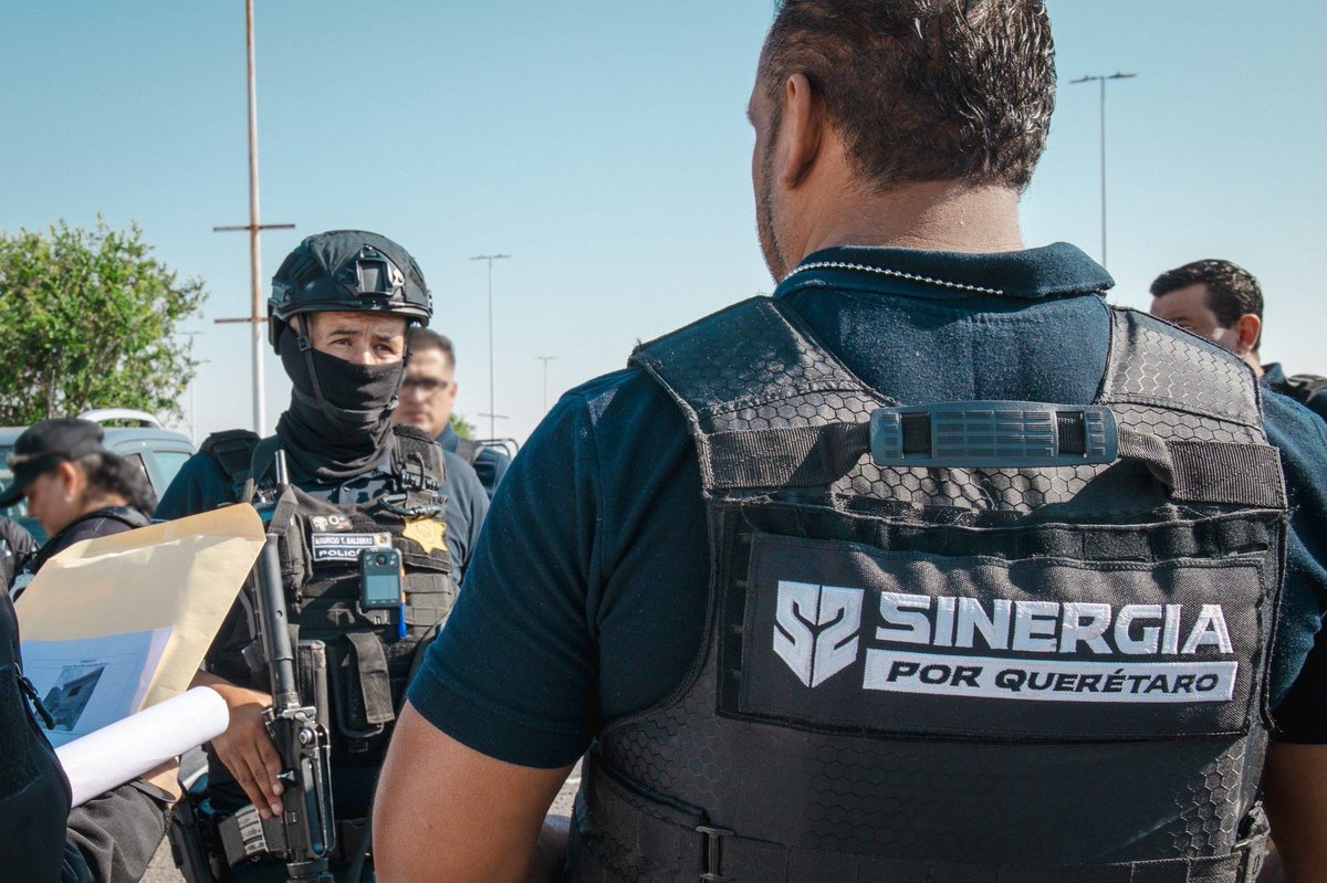 fiscaliaqro's tweet photo. 🚨 SINERGIA REALIZA CATEO POR FRAUDE GENÉRICO EN QUERÉTARO; ASEGURAN EQUIPO DE CÓMPUTO Y DOCUMENTACIÓN

La #FiscalíaQro ejecutó una diligencia de cateo derivada de una carpeta de investigación por el delito de fraude genérico, en el municipio de Querétaro, en el marco de Sinergia por Querétaro.

📍 La intervención se realizó el 28 de abril de 2026 en un local ubicado sobre Prolongación Bernardo Quintana, dentro de Plaza Comercial El Punto, colonia San Pablo.

🚗 De acuerdo con las investigaciones:
• Presuntamente en el lugar se ofrecía financiamiento de vehículos
• Las operaciones serían analizadas dentro de la carpeta en curso

🔎 Durante la diligencia se aseguró:
• Equipo de cómputo
• Terminales electrónicas
• Documentación presuntamente relacionada con operaciones financieras y promocionales
• Diversos indicios de interés para la investigación

👮‍♂️ Las acciones fueron encabezadas por:
• Personal ministerial
• Policía de Investigación del Delito
Con apoyo de:
• Policía Municipal de Querétaro

⚖️ La Fiscalía General del Estado reafirma su compromiso de continuar con las investigaciones para esclarecer hechos relacionados con delitos patrimoniales y financieros, así como llevar ante la justicia a las personas responsables.

#FiscalíaQro #Sinergia #Resultados #Fraude #Querétaro #PersecuciónDelito