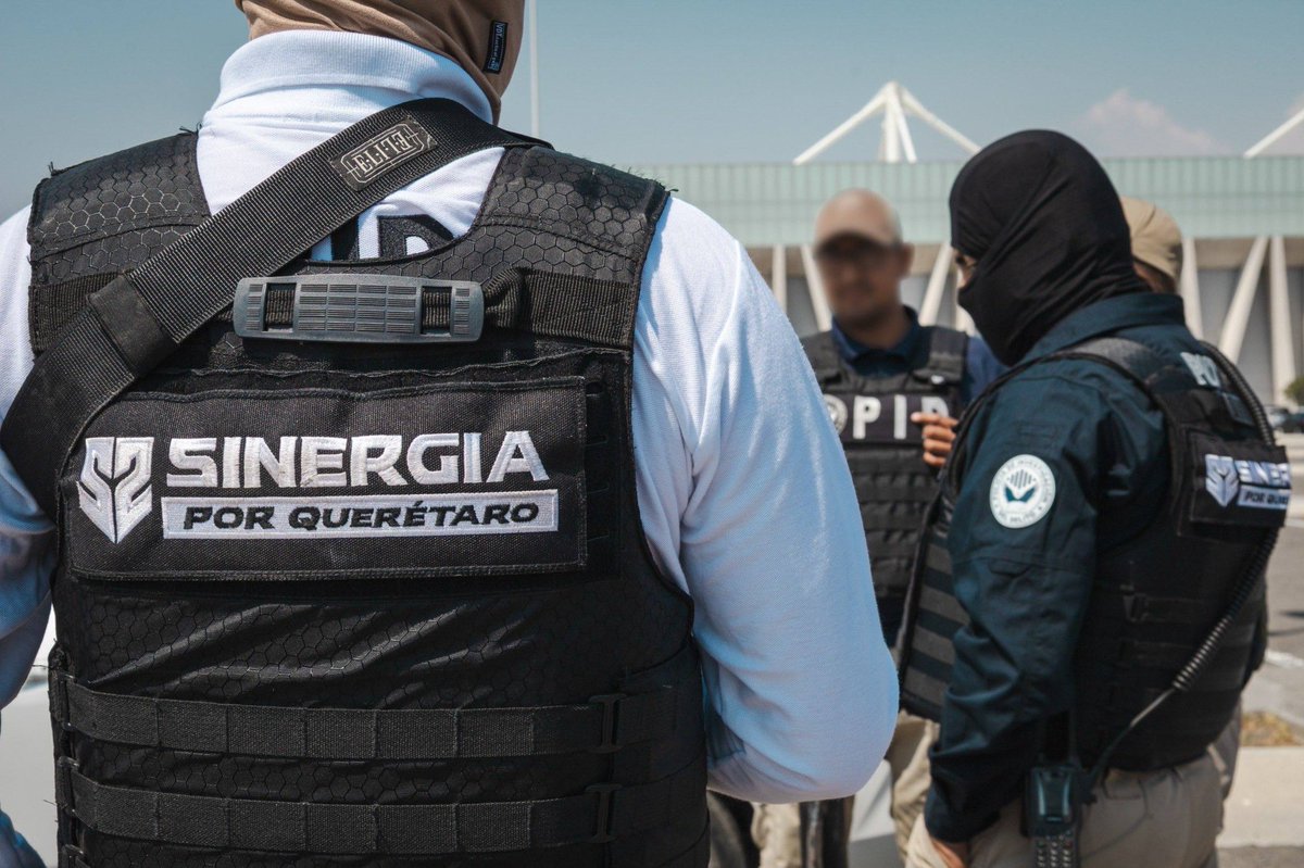 fiscaliaqro's tweet photo. 🚨 SINERGIA REALIZA CATEO POR FRAUDE GENÉRICO EN QUERÉTARO; ASEGURAN EQUIPO DE CÓMPUTO Y DOCUMENTACIÓN

La #FiscalíaQro ejecutó una diligencia de cateo derivada de una carpeta de investigación por el delito de fraude genérico, en el municipio de Querétaro, en el marco de Sinergia por Querétaro.

📍 La intervención se realizó el 28 de abril de 2026 en un local ubicado sobre Prolongación Bernardo Quintana, dentro de Plaza Comercial El Punto, colonia San Pablo.

🚗 De acuerdo con las investigaciones:
• Presuntamente en el lugar se ofrecía financiamiento de vehículos
• Las operaciones serían analizadas dentro de la carpeta en curso

🔎 Durante la diligencia se aseguró:
• Equipo de cómputo
• Terminales electrónicas
• Documentación presuntamente relacionada con operaciones financieras y promocionales
• Diversos indicios de interés para la investigación

👮‍♂️ Las acciones fueron encabezadas por:
• Personal ministerial
• Policía de Investigación del Delito
Con apoyo de:
• Policía Municipal de Querétaro

⚖️ La Fiscalía General del Estado reafirma su compromiso de continuar con las investigaciones para esclarecer hechos relacionados con delitos patrimoniales y financieros, así como llevar ante la justicia a las personas responsables.

#FiscalíaQro #Sinergia #Resultados #Fraude #Querétaro #PersecuciónDelito