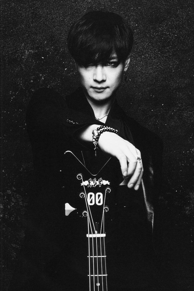toshiya posting tweet media