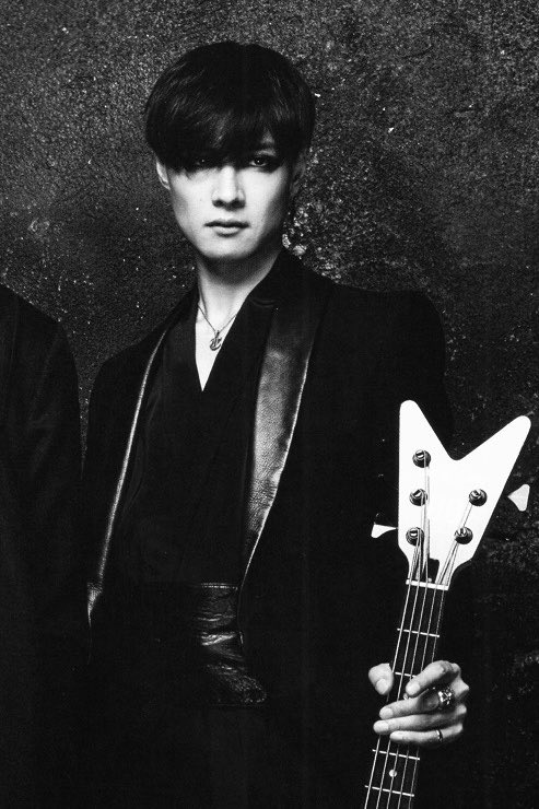 toshiya posting tweet media