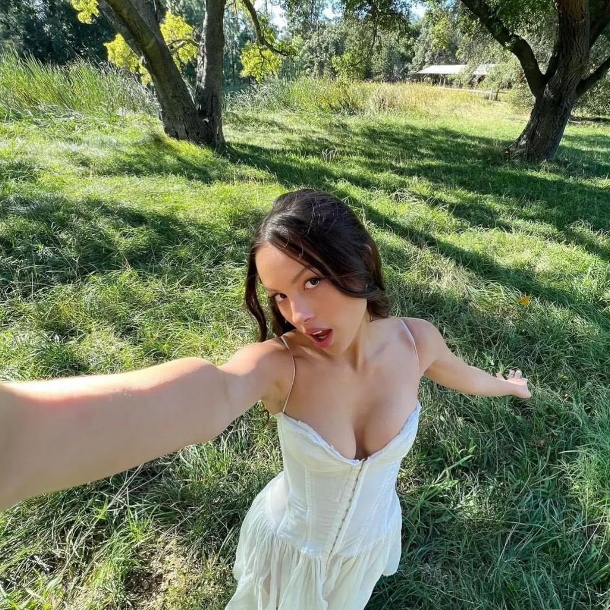 nyraxdany's tweet photo. when your circle small but ur all  covey https://t.co/HPGWPYCvV4