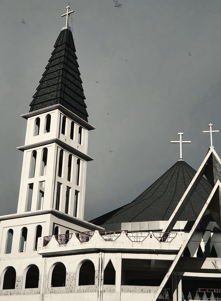 japhkingly's tweet photo. Sunday is for Cathedrals…. https://t.co/Z49iHBAxun