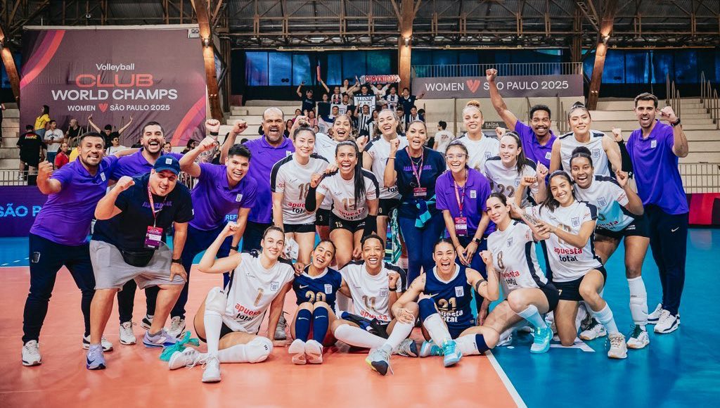 EdaliGloria's tweet photo. Mis bicampeonas:
A puertas de que escriban una nueva página en la historia blanquiazul y del voley peruano, nada tengo que pedirles.
Ustedes me han dado demasiadas alegrías y orgullo, han llevado la blanquiazul a los ojos del mundo, han sabido reponerse de las caídas, han demostrado que Alianza Lima es protagonista en la cancha que juegue y en el deporte que se presente. Han demostrado que son mucho más que su talento individual. Son familia. Son un equipo. Son gigantes.
A puertas de poder repetir un Tricampeonato, sólo les puedo AGRADECER todo lo que han hecho hasta llegar acá. 
Salgan a jugar por y para ustedes, porque nadie se merece más que ustedes ser campeonas y ser tricampeonas.
¡ALIANZA LIMA ES SUS MUJERES!
¡ALIANZA LIMA ES TODAS SUS DISCIPLINAS!
¡ARRIBA ALIANZA TODA LA VIDA!
💙🤍💙🤍💙🤍💙🤍💙🤍💙