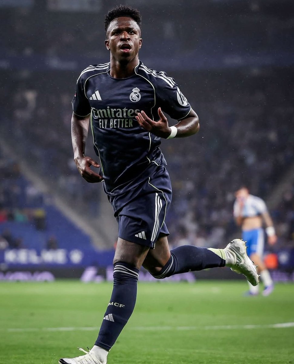 CricUniverse7's tweet photo. LA LIGA UPDATE  :

#RealMadrid beat #español 2 - 0 in the latest match of #LaLiga 
Round  - 34

Vinicius Jr. 55' 66'

Points Table  :

Barcelona  - 34  -  88
Real Madrid  - 34 - 77
Villarreal  - 34 - 68

#ESPRMA #LaLiga #RealMadrid #español #MUNLIV #DíaDelTrabajo #Mélenchon https://t.co/IjK4SbFqTq
