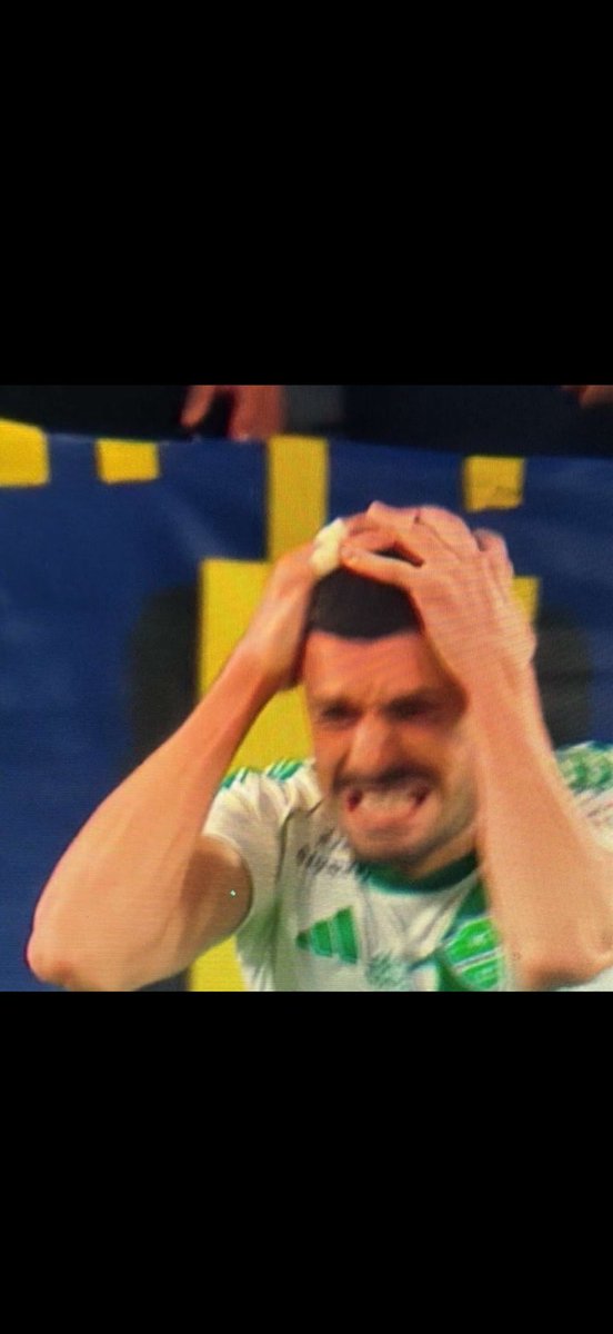Be5055's tweet photo. @ALAHLI_FC لاتنزل صورتي من سمحلك https://t.co/dwK2JDeEQC