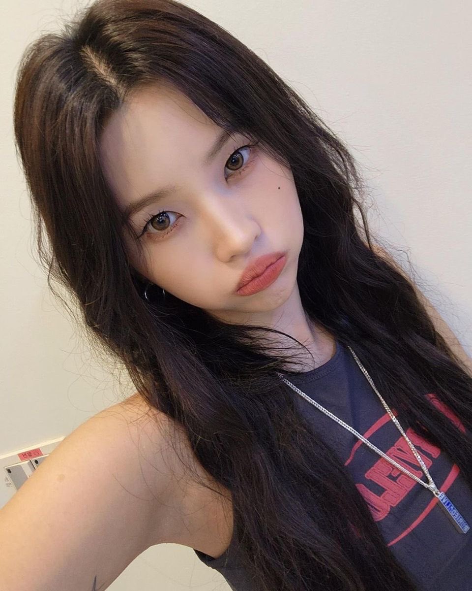 mary | backup account tweet media
