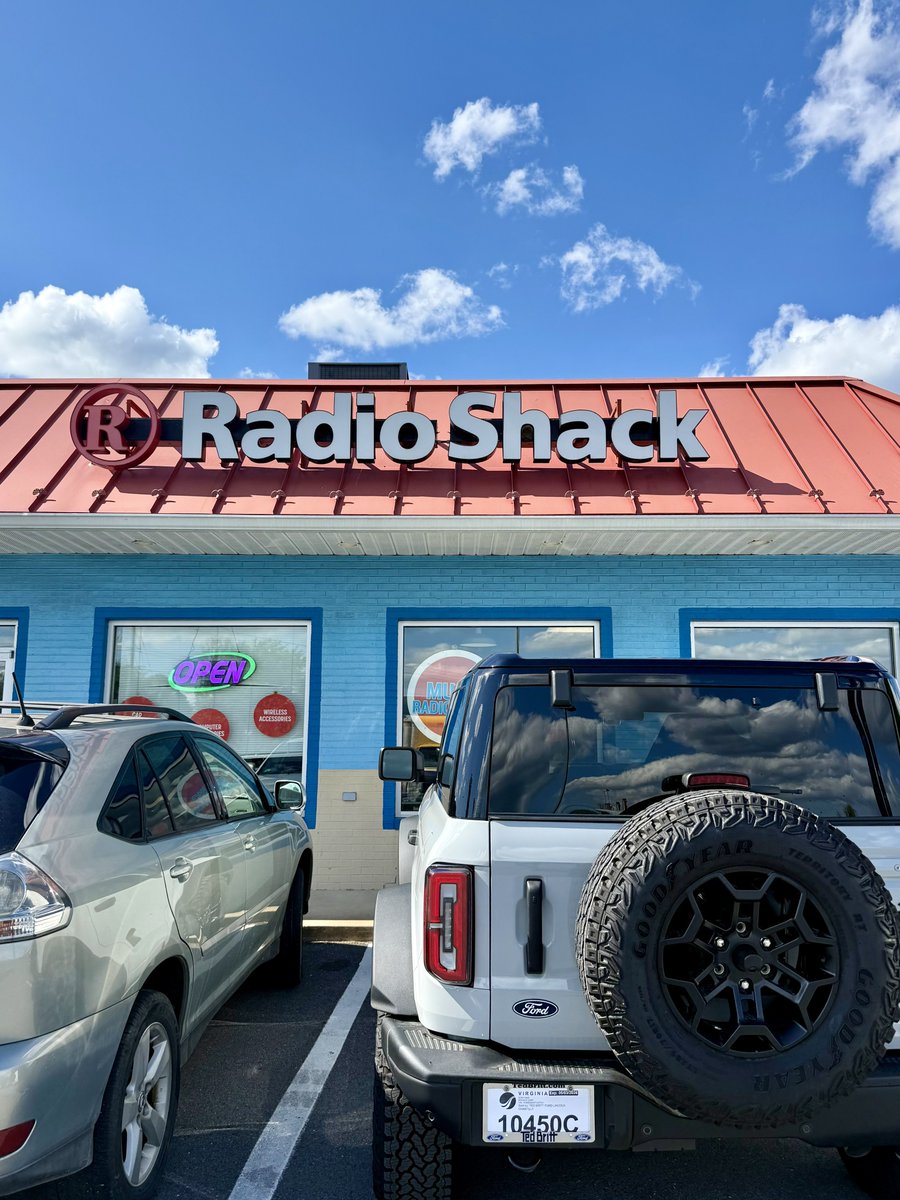 garrison2592's tweet photo. Time traveled back to 2005
📍Woodstock, VA
#Radioshack https://t.co/lSPJFO6GgO