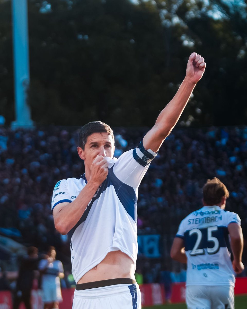LigaAFA's tweet photo. ¡El Lobo se hizo fuerte en El Bosque!

@gimnasiaoficial  derrotó por 2 a 0 (Marcelo Torres e Ignacio Fernandez) a @AAAJoficial    por la #Fecha9 del #TorneoMercadoLibre 2026 🏆 y se clasificó a los octavos de final.

👉 @ML_Argentina https://t.co/AOf0efroeA