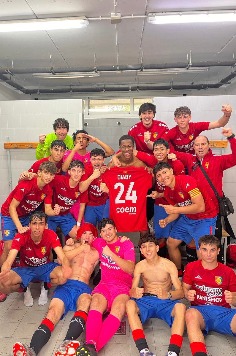 miriam70274's tweet photo. Enhorabuena al equipo y entrenadores. Fútbol esfuerzo y sacrificio y hoy alegría, a disfrutarlo!⚽️✔️🔴🔵➕️3️⃣ https://t.co/VcTzEFv6bY