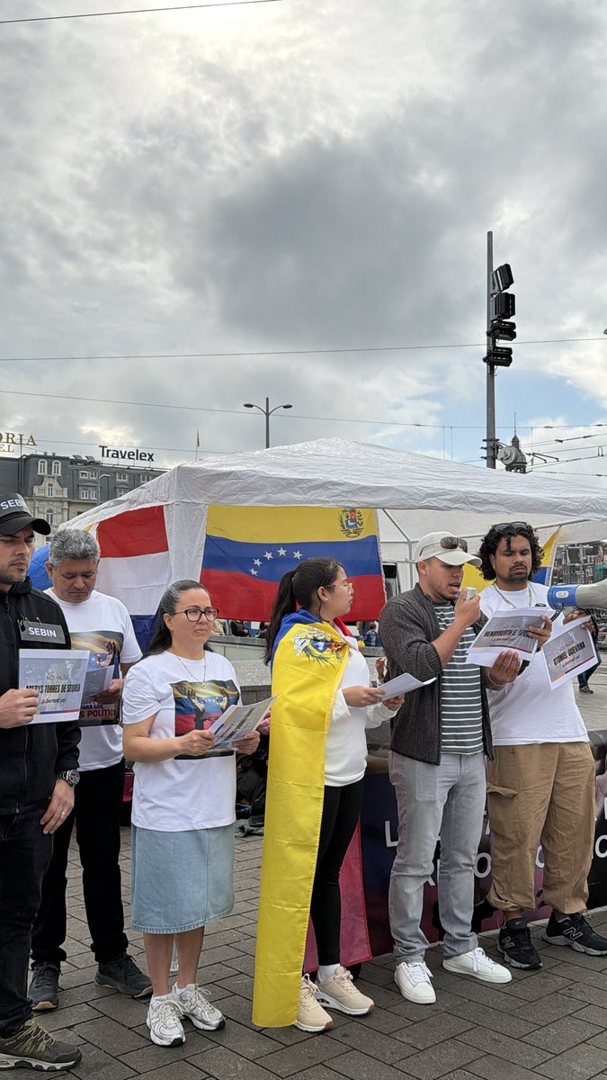 VeneVluchteling's tweet photo. Venezuelans from all corners of the Netherlands came to Amsterdam to demand the freedom of all political prisoners in Venezuela. https://t.co/AFgEZbpz0a