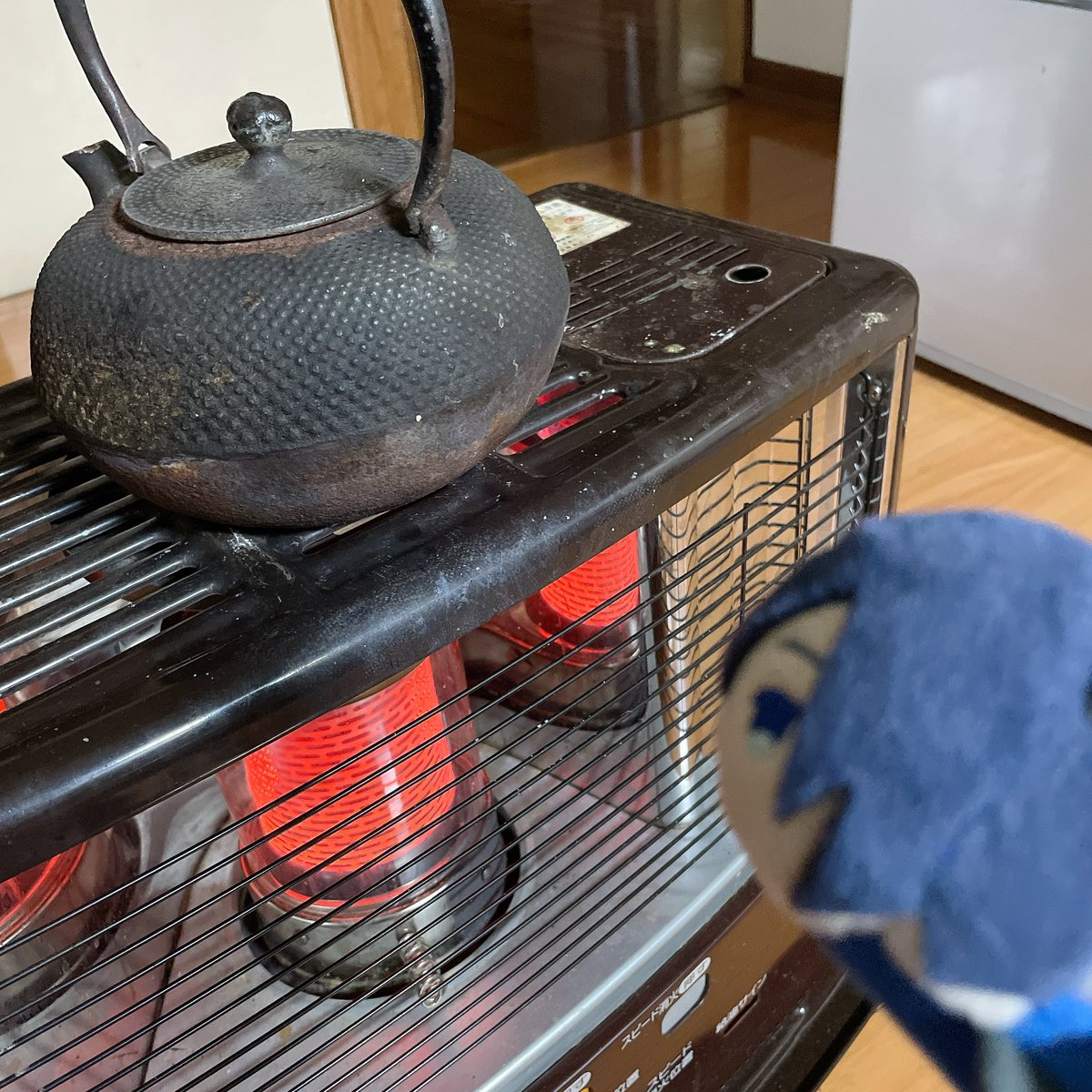 fbfb913hamu's tweet photo. 岩手の朝はまだ寒い。
お湯が沸くまでみんなで暖をとってる。
こういう時間いいよね☺️ https://t.co/ZF77bfIuSn