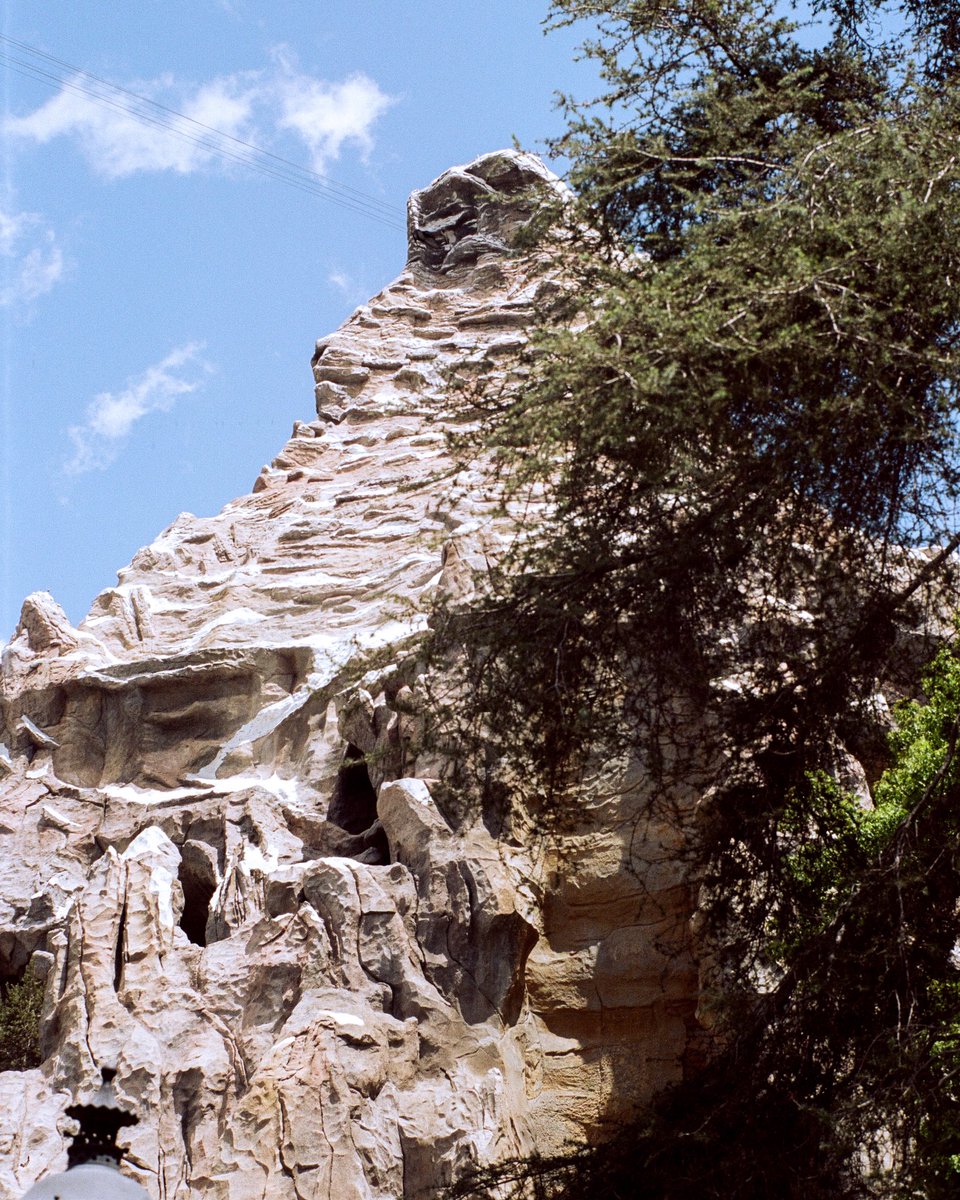 ChrisNeid's tweet photo. Disneyland lately on 35mm
🎞️ Kodak Ektacolor 160 https://t.co/S7sIRQtStX