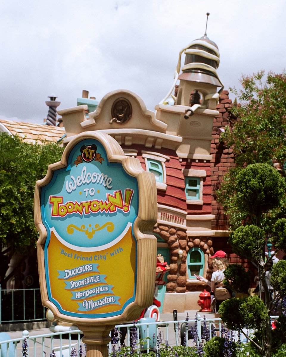 ChrisNeid's tweet photo. Disneyland lately on 35mm
🎞️ Kodak Ektacolor 160 https://t.co/S7sIRQtStX