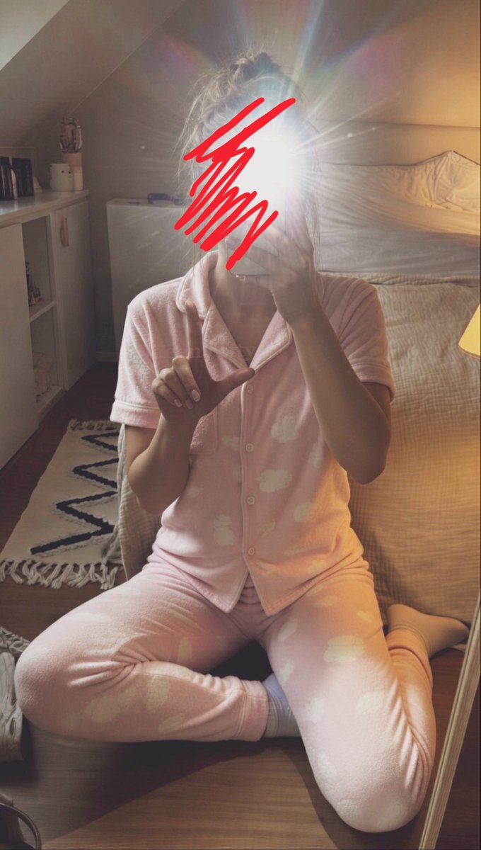 QueenJutty's tweet photo. Slaap lekker nietsnut 😘

Morgen weer een kans om te bewijzen dat je centjes veel beter af zijn bij mij🤗

Keep dreaming varkentje 🐷🧎‍♂️

Findom FindomNL Meesteres Drain Godin https://t.co/WppGSjwsnt