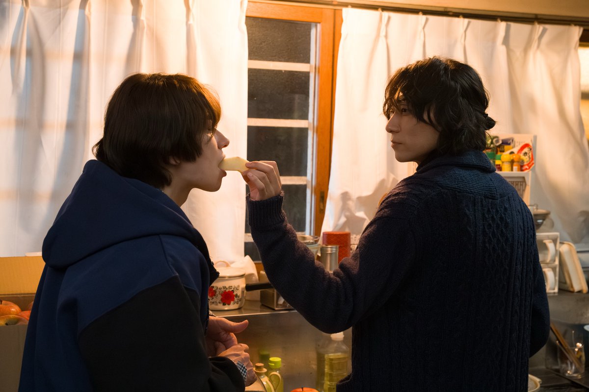 TVGweb's tweet photo. 武田航平＆渋谷謙人 W主演
「スモークブルーの雨のち晴れ」
第6話のあらすじ＆場面写真が到着☂️

塾講師の仕事と翻訳学校で
忙しい日々を送る朔太郎💭

寂しそうな久慈と夕食を共にする中
「この家は取り壊して
兄さんが新しい家を建てる」と聞いて…

https://t.co/BdHuR0Rnel

#ドラマスモブル https://t.co/iM9yk3OFMH