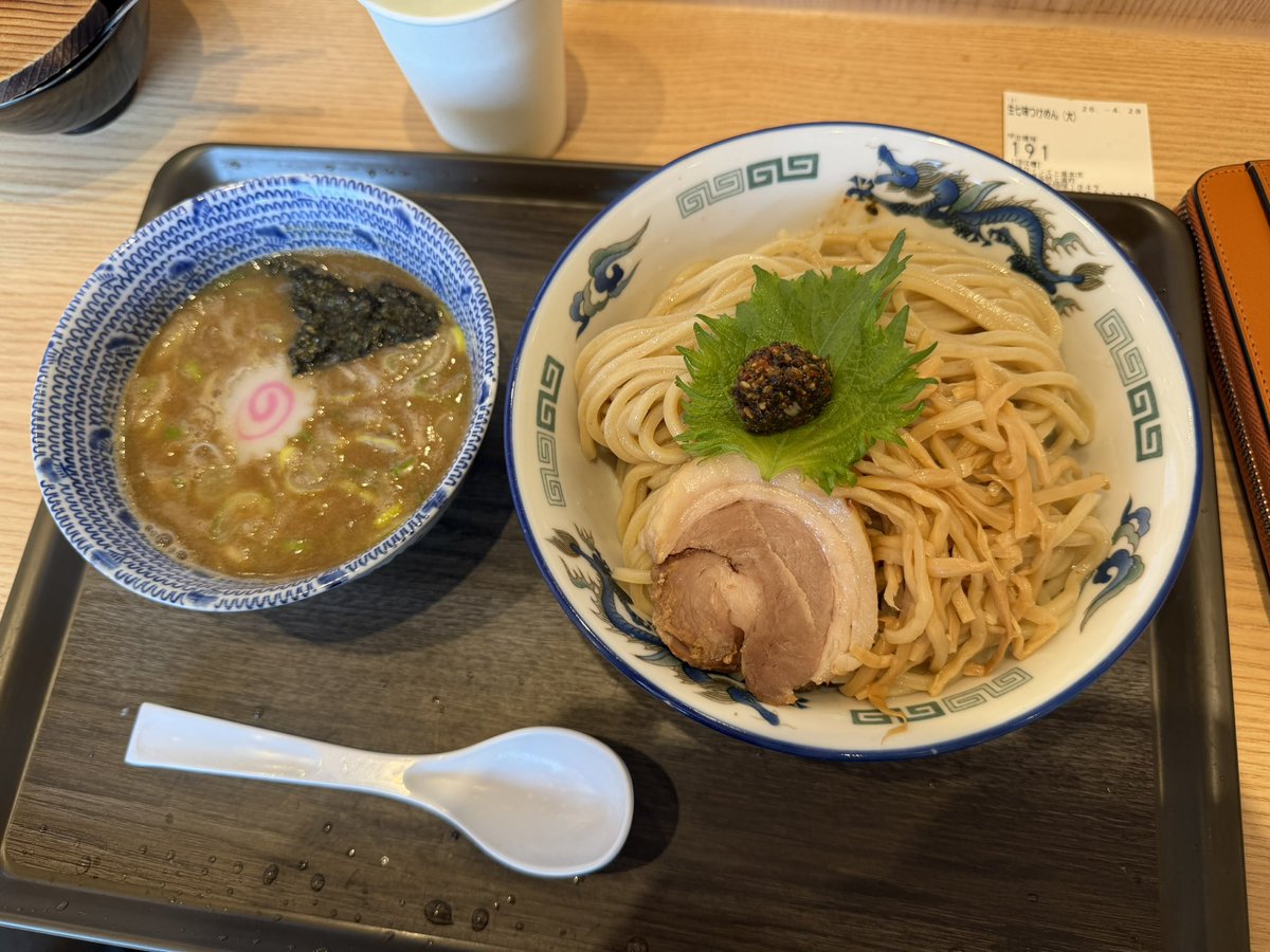 かとけん tweet media