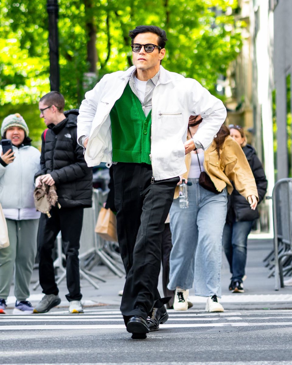RamiMalek_br's tweet photo. Nosso lindo passeando por Nova York, hoje, 03/05. 🥰☺️
Habemus MET? 😍😍😍
#RamiMalek #TheMetGala #TheMet https://t.co/7z8gRdJhk3