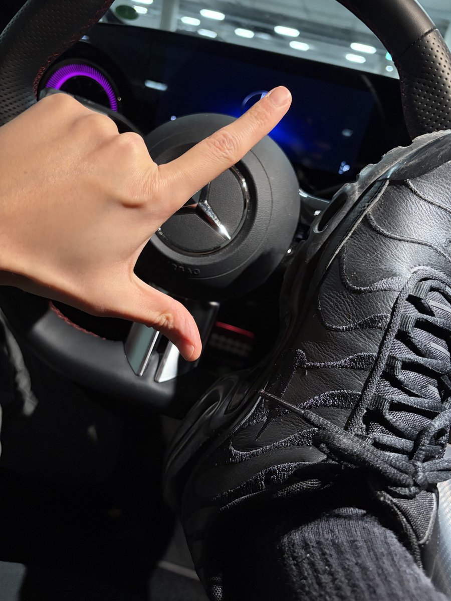 Sneakerdomking tweet media