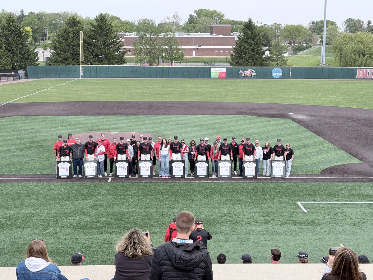 tygall_'s tweet photo. Illinois State baseball seniors Payton McHarg, Joey Wilmoth, Camden Karczewski, Josh Outlaw, Reece Clapp, Kannon Coakley, Nolan Barry, Thomas Harper and Shuto “Tiger” Okumura honored following the Redbirds’ 9-3 victory over Valparaiso.

#REDBIRDbaseball https://t.co/vshs3JCrJt
