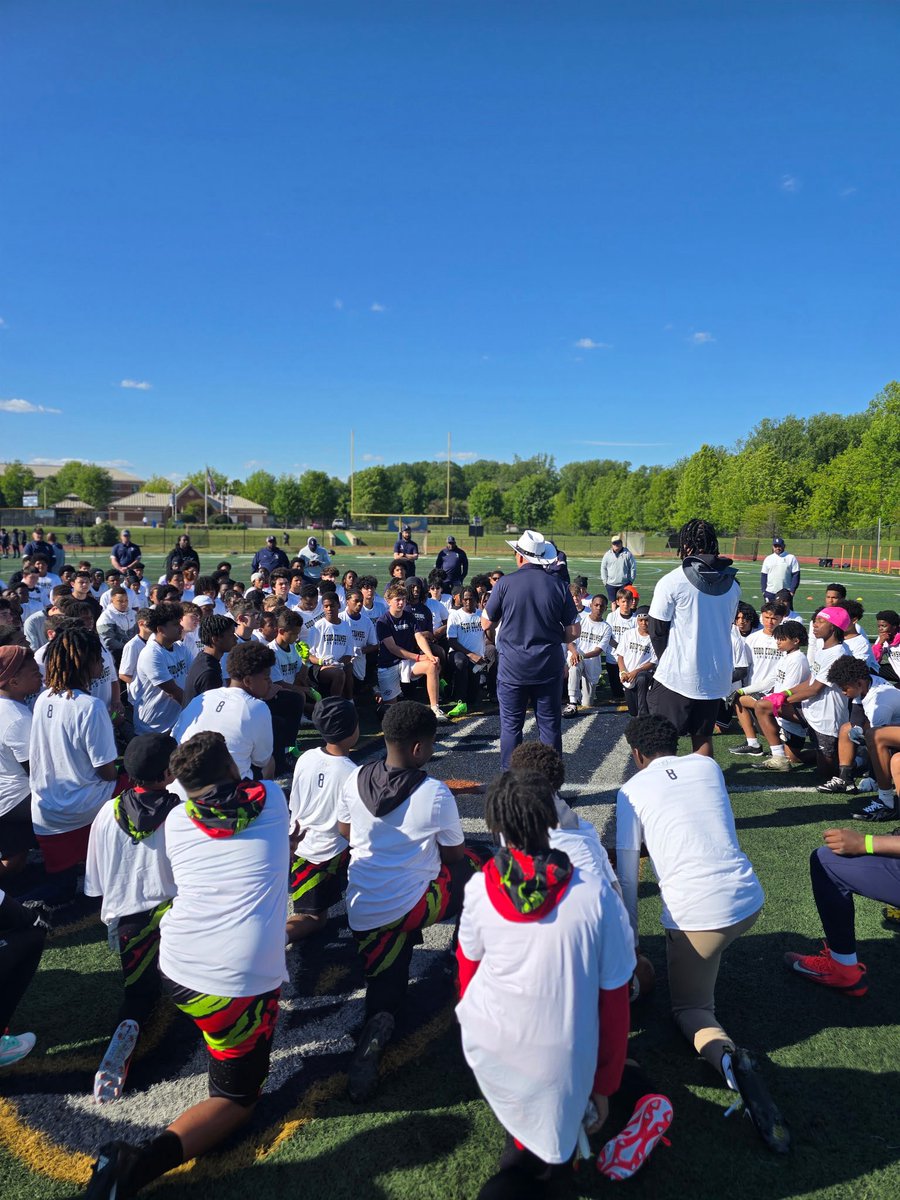 gcfootball's tweet photo. Incredible day at @OLGCHS.

#LBHIGH legend @Aaron7Chiles pouring into the next generation in a packed, sold-out session.

This is what makes it different here

It’s not hype. It’s legacy. It’s standard.

#LBHIGH isn’t just a room… it’s tradition.

@GatorsFB 

#WeAreGC https://t.co/sSbBqD5LCj