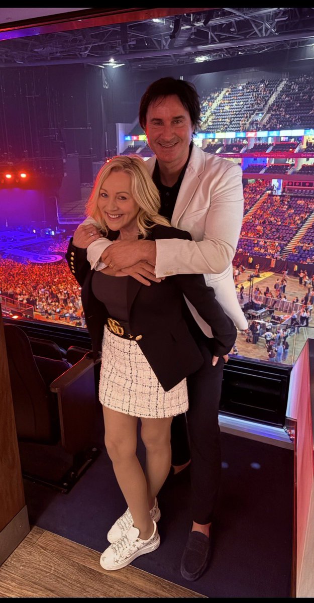 PeteGriffiths10's tweet image. Amazing evening at the O2 Arena VIP box was insane again 
Incredible time with my queen 🫅 #wife #husband #marriage 
That is a sell out !!