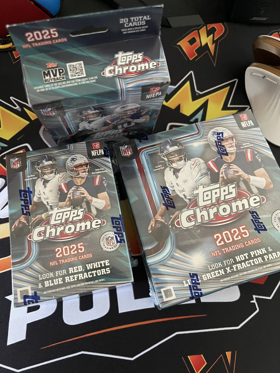 PlugPulls's tweet image. Couldn’t rip em when I bought em @CardPurchaser but I GOT TIME TODAY. 

I need a pick me up after the weekend I’ve had. 

Shiny things will be below ⬇️⬇️⬇️

#thehobby