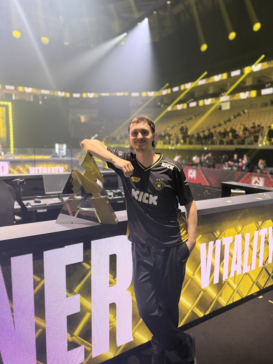 MEZII' tweet media