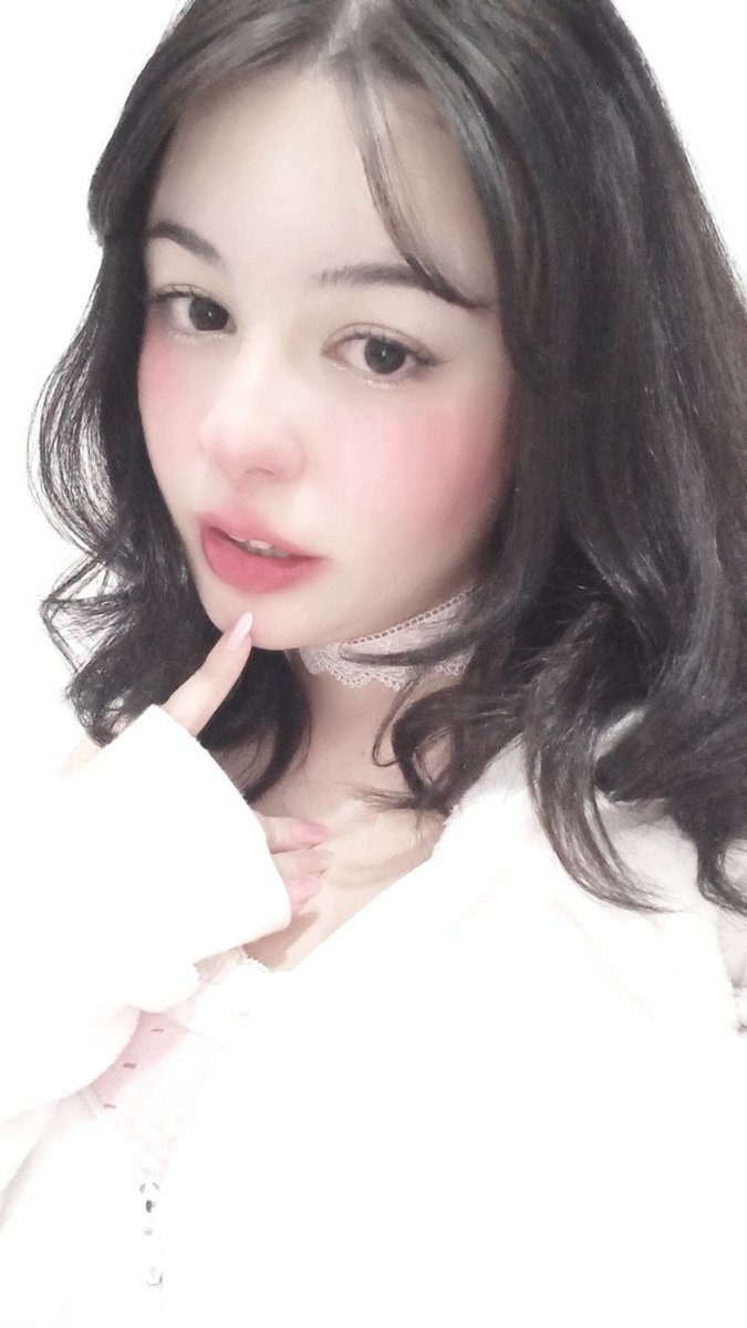 lily tweet media