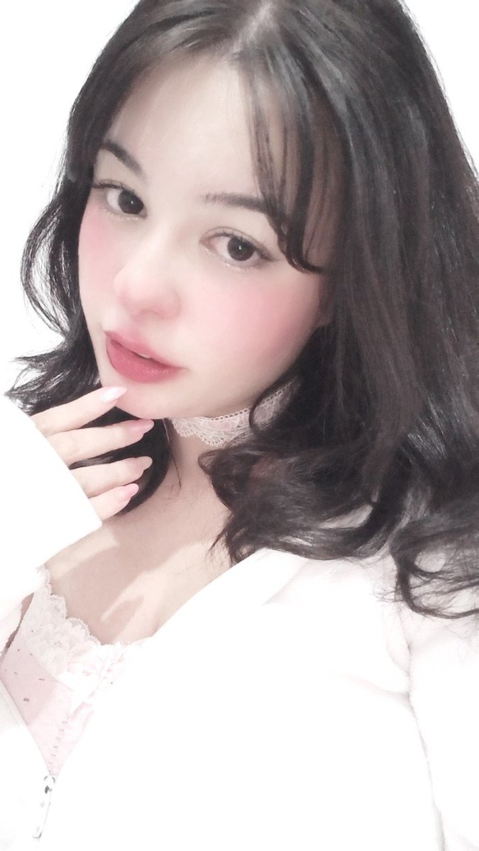 lily tweet media