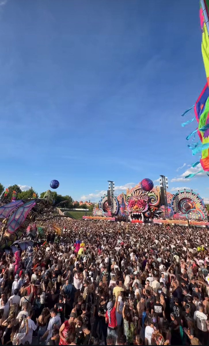 francema93's tweet image. #ElrowTown #Elrow #madrid instagram.com/p/DX34H7SiOPu/…