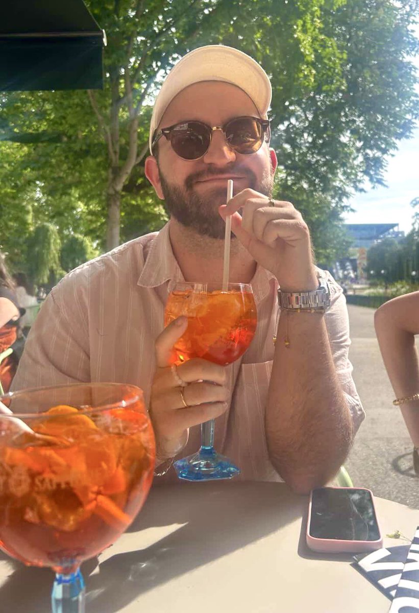 tothor20's tweet photo. passion spritz ☀️ #LGBTQIASparkleUp https://t.co/HS1zrAG6Ve