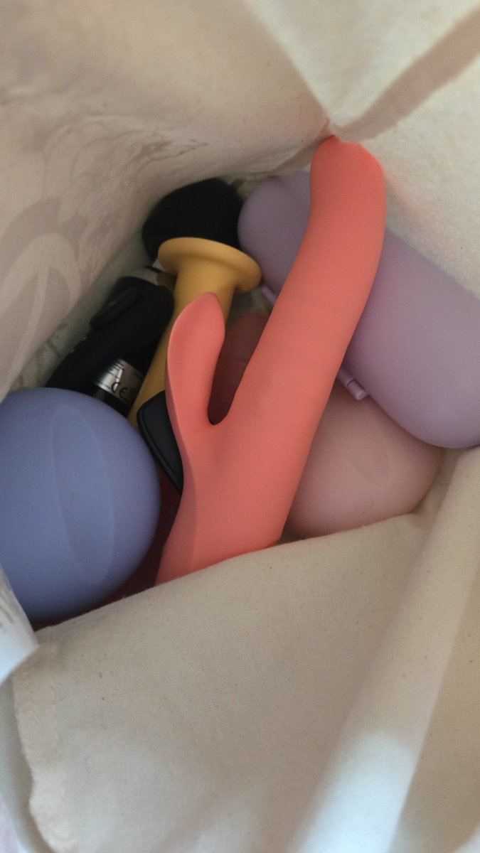 GlimpseOfEm's tweet photo. Imma need to find a new storage place soon 😝😝
#nsfw #nsfwtwt #nsfwtwtًً #bellesa #adultcontent #adulttoys https://t.co/BG86J4mE4Z