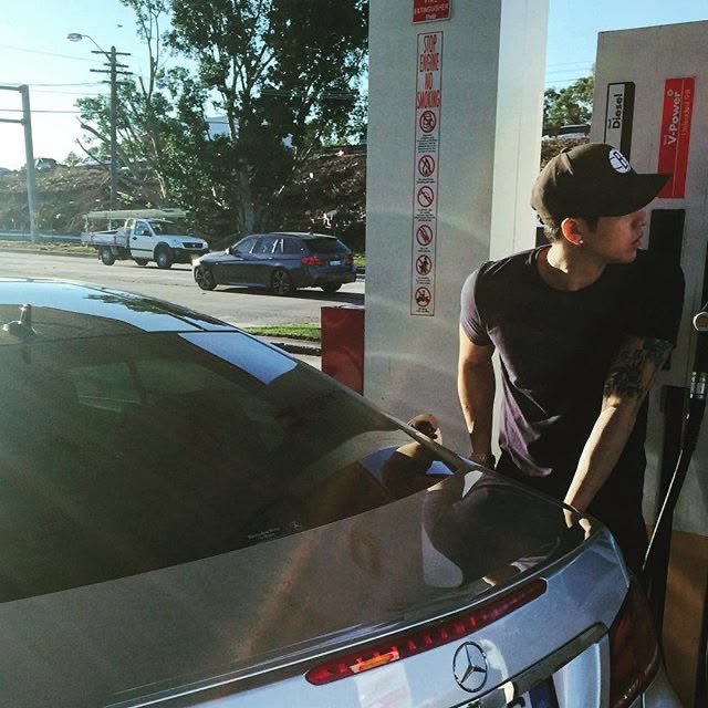damiliciousss's tweet photo. type shit (flexing car pics are so silly) https://t.co/DFXKVZDp24