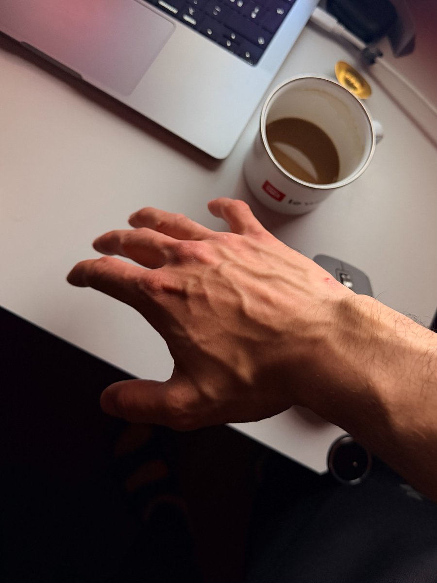 MarlonCEO's tweet photo. POV: 2018.
No AI. Just you, Stack Overflow, and sheer delusion. https://t.co/ojITp4q8IA