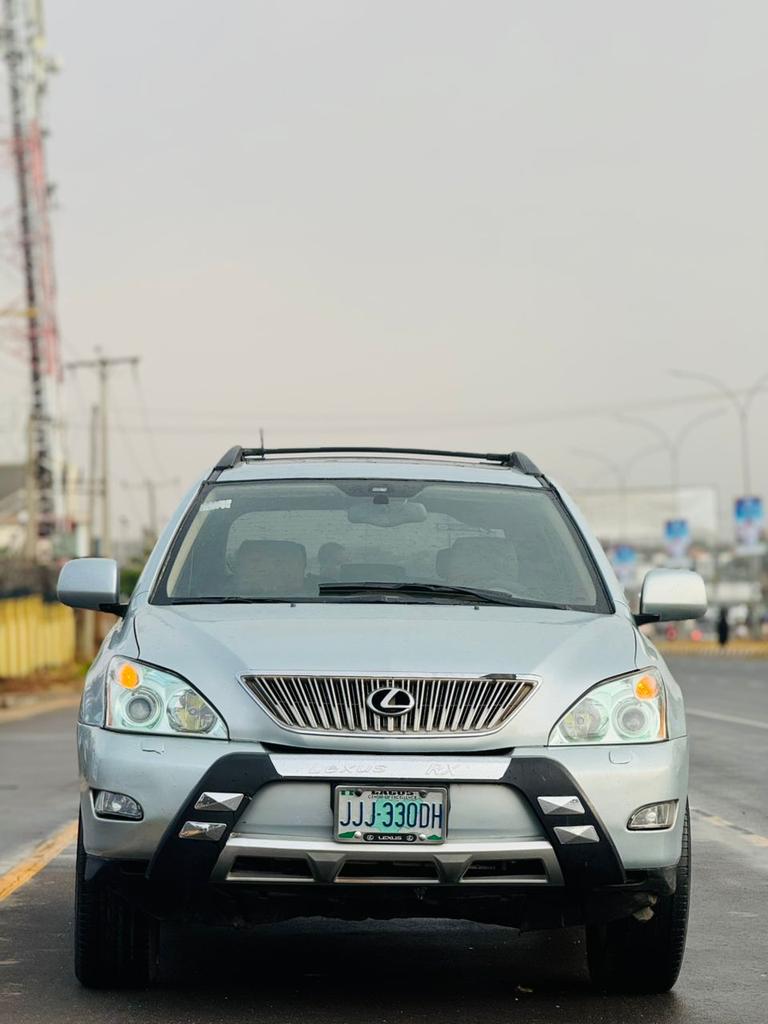 IsokayNG's tweet photo. 🚨 DISTRESS SALE: LEXUS RX330 🚨
​Super clean and "Buy &amp; Drive" ready. No issues, no stories—just pay and drive home!
​Condition: Top Notch (Nothing to fix) 🛠️
​Price: ₦7,500,000 (Non-negotiable) 💰
​Location: Abuja 📍
​Everything Isokay ✅
📞 07040329961 https://t.co/hMCDBSku0f
