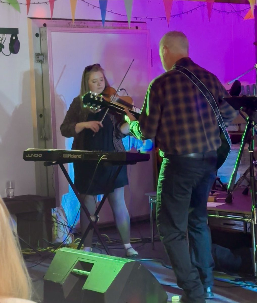 ThePubChampion's tweet image. Proud that I fulfilled an ambition to play at the lovely Yorkshire Dales Brewery in #Askrigg, in glorious #Wensleydale in the stunning #YorkshireDales 🎶🎵

This year is the 2️⃣0️⃣th anniversary of this wonderful independent brewery. 

Cheers, congratulations and thank you! 🙏 👏🍺