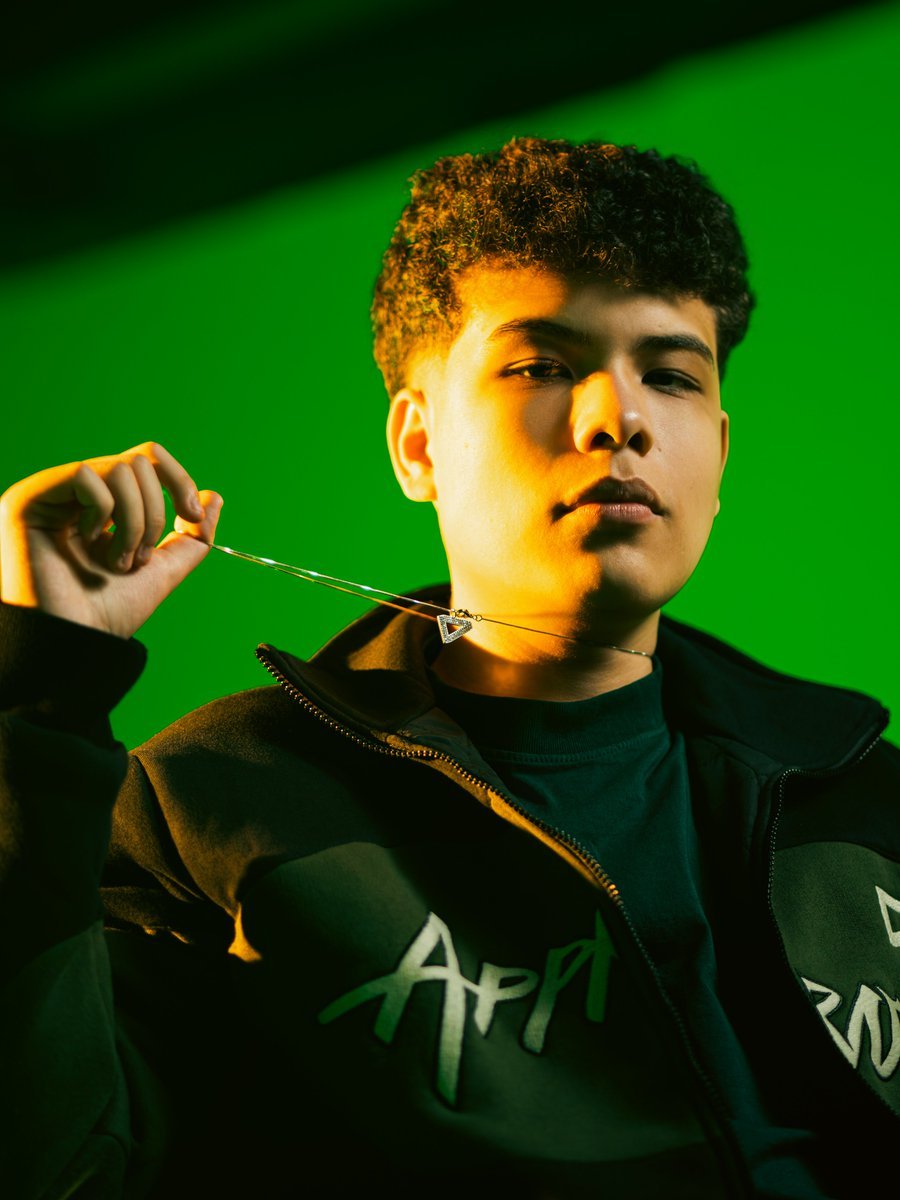 nandoshowww's tweet photo. Esse é o jovem das terras prometidas? https://t.co/majLwWMclY