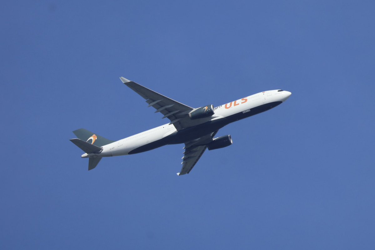 JustinaAngstma1's tweet image. Planespotting from my balcony 😁✈️
ULS Airlines Cargo 🧡🤍🖤
Airbus A330-343(P2F)
RegNr: TC-GOU  from ZRH to IST   
Datum: 18.04.2026
~~~~~~~~~~~~~~~~~~~~~~~~~
#uls #cargo #zurichairport #airbus #a330 #planespotting #iloveit #zrh #avporn #planelovers