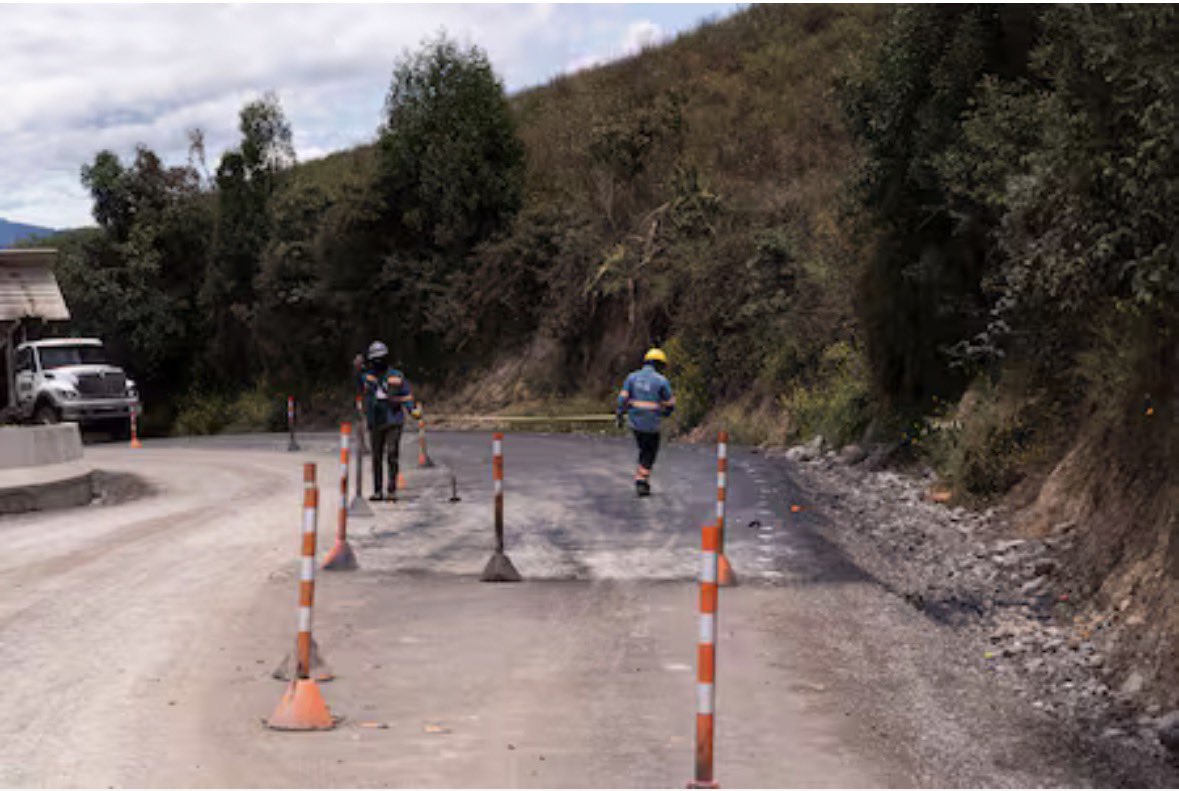 ArleyAnayaM's tweet photo. Vía Curos-Málaga: falta $1 billón para lograr la pavimentación total del corredor  https://t.co/S9ZmmraJvH https://t.co/UT20mbGaqA