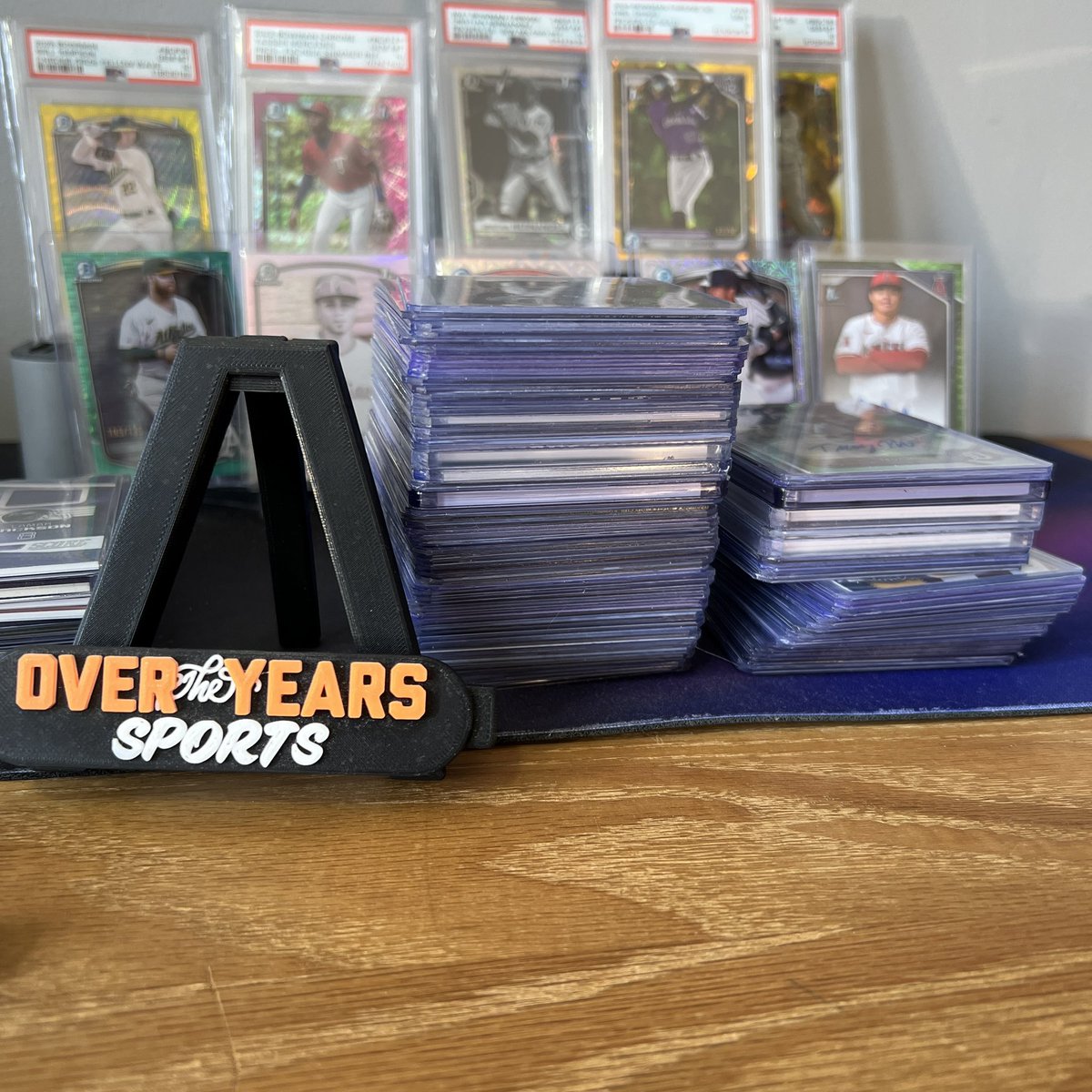 Timwalkonwater2's tweet image. Just finished filming yesterday’s card show haul recap video!

Total Cards Purchased: 81
Total Money Spent: $190
Cost Per Card Average: $2.34

Here’s a thread 🧵 of the top ten bargain box finds:

#sportscards #thehobby #cardshow