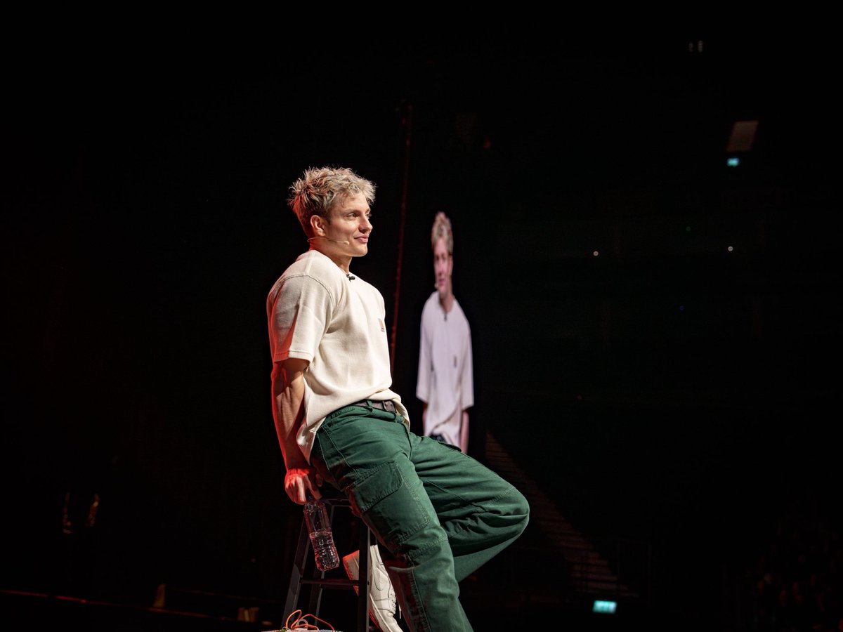 mattrife's tweet photo. LONDON - NIGHT 2!! https://t.co/UEeXGkoOvg
