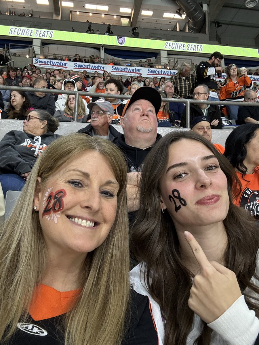 SharonRMiller24's tweet photo. #LetsGoKomets
#GoMatt https://t.co/SHAIQpHru3