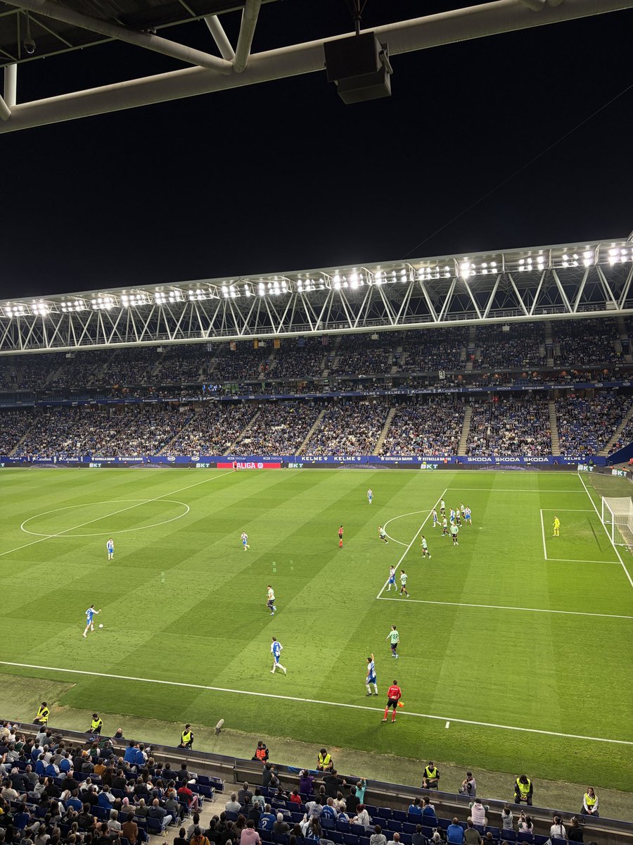 Jaume_Archiles's tweet photo. 🤩 Punt final a una setmana de futbol en directe

▫️@LaLiga || RCD Espanyol 0-0 Levante UD
▫️@Primera_RFEF || Nàstic de Tarragona 2-1 Sevilla Atlético
▫️@UWCL || FC Barcelona 4-2 Bayern München

No canviaria mai de hobby https://t.co/8YMF0mTmB5