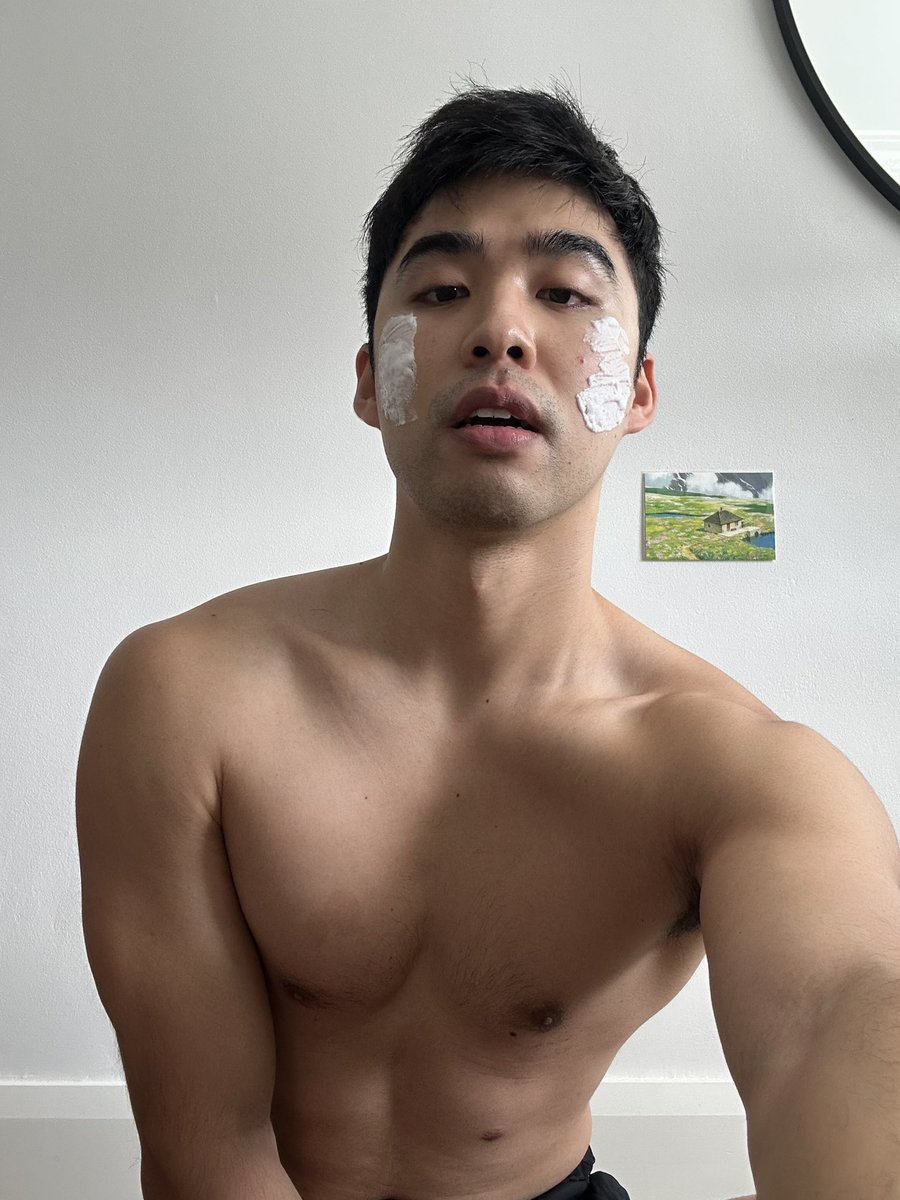doonyo's tweet photo. don't ask me what's on my face https://t.co/gpLvtIht3X