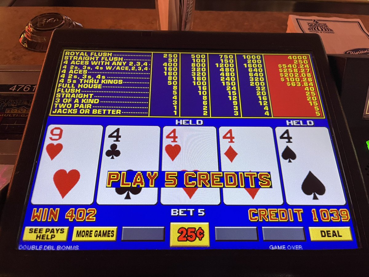 rirugrat's tweet image. More Vegas Day 2: Played at Palace Bar at @4QueensLV.  Niners Mike was on vacation so I didn’t have one of his Famous Fu Fu drinks.  Eddie the bartender did make me a yummy Strawberry Daiquiri and I got some good VP hits.  I missed playing here when both Mikes worked there #vegas