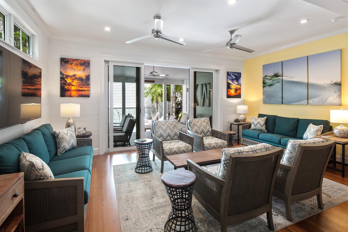 HistoricR53187's tweet image. From the serene covered porch, soak up the sunshine and let your spirit soar. With loungers and a gas grill at your fingertips, you'll be inspired to craft unforgettable experiences. The neighborhood's best restaurants are just a step away.
historickeywestvacationrentals.com/vacation-renta…

#KeyWest